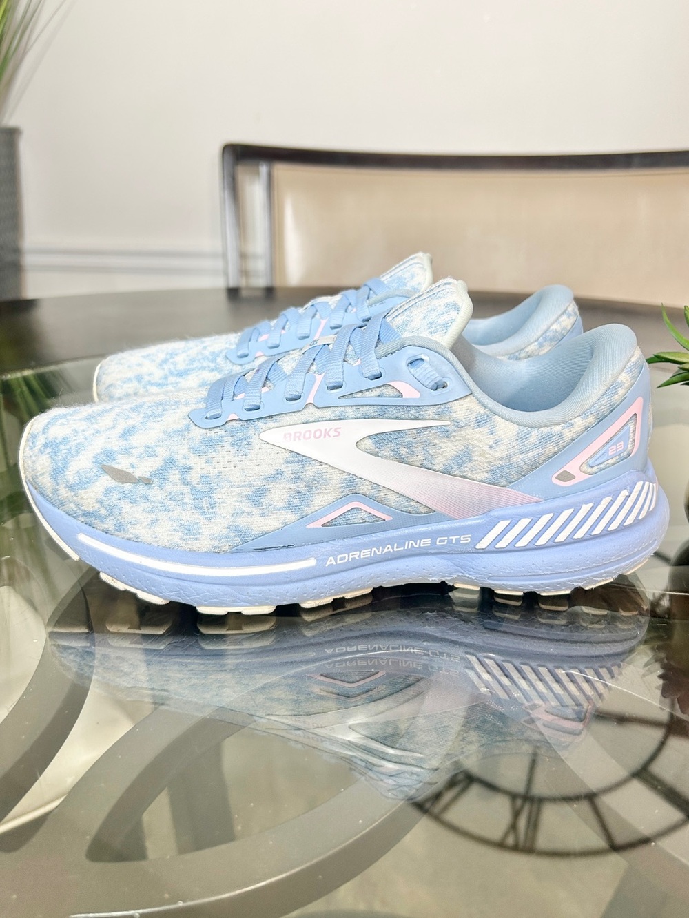 Brooks Adrenaline GTS 23 Running Shoes Womens Size 9 Medium Blue Pink